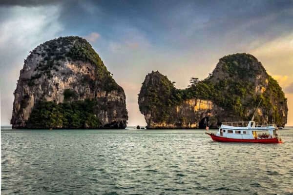 A Complete Circuit of Iceland’s Breathtaking Natural Landscapes