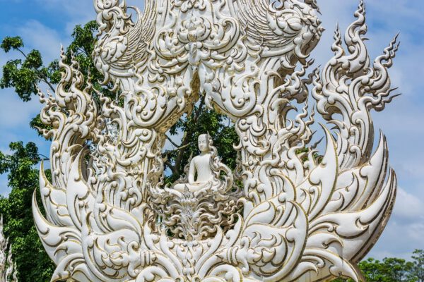 A Day Trip to Chiang Rai’s Artistic Temples and Borderlands